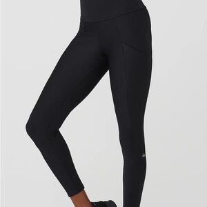 Chic Black High-Waisted Leggings with Pockets